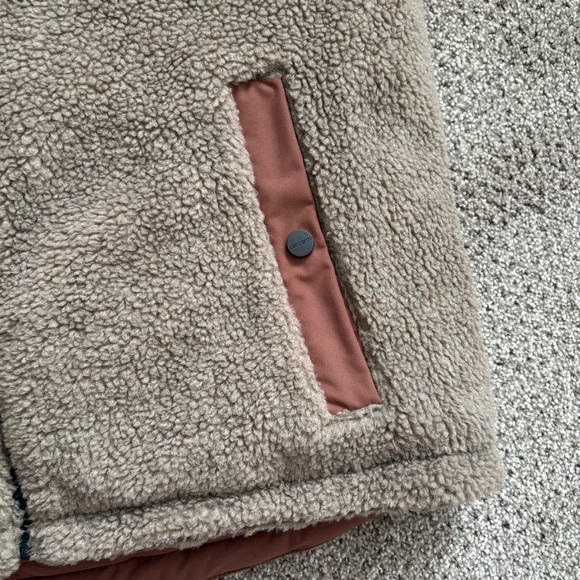 CARHARTT Mauve Insulated Reversible Vest - Picture 7 of 8